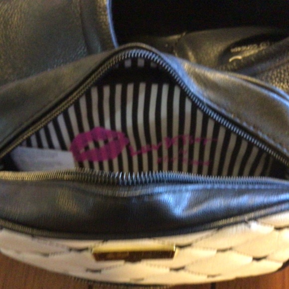 Betsy Johnson black and white small shoulder purse - Picture 4 of 5